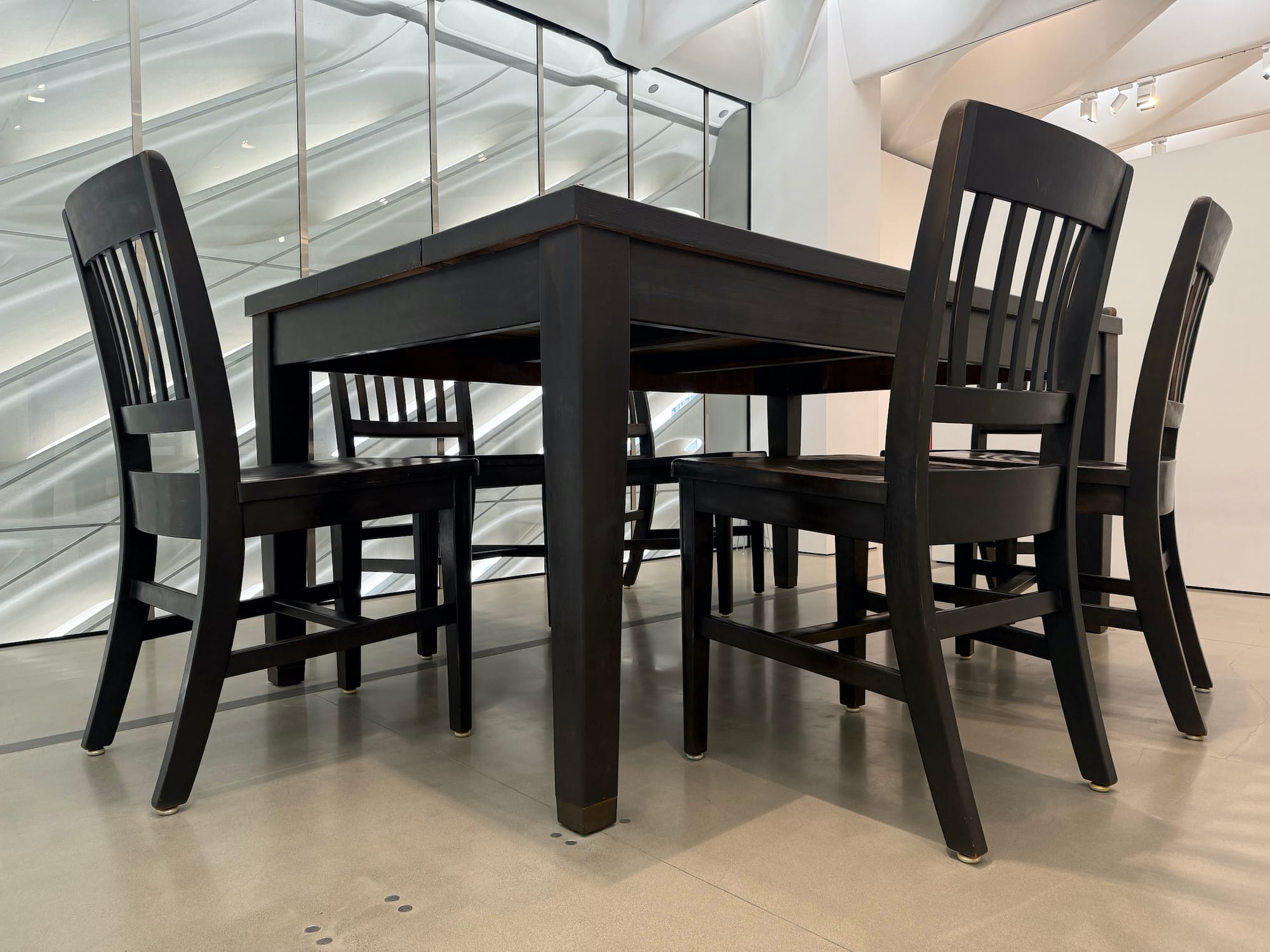 重返童年：罗伯特·特里恩的物象诗意