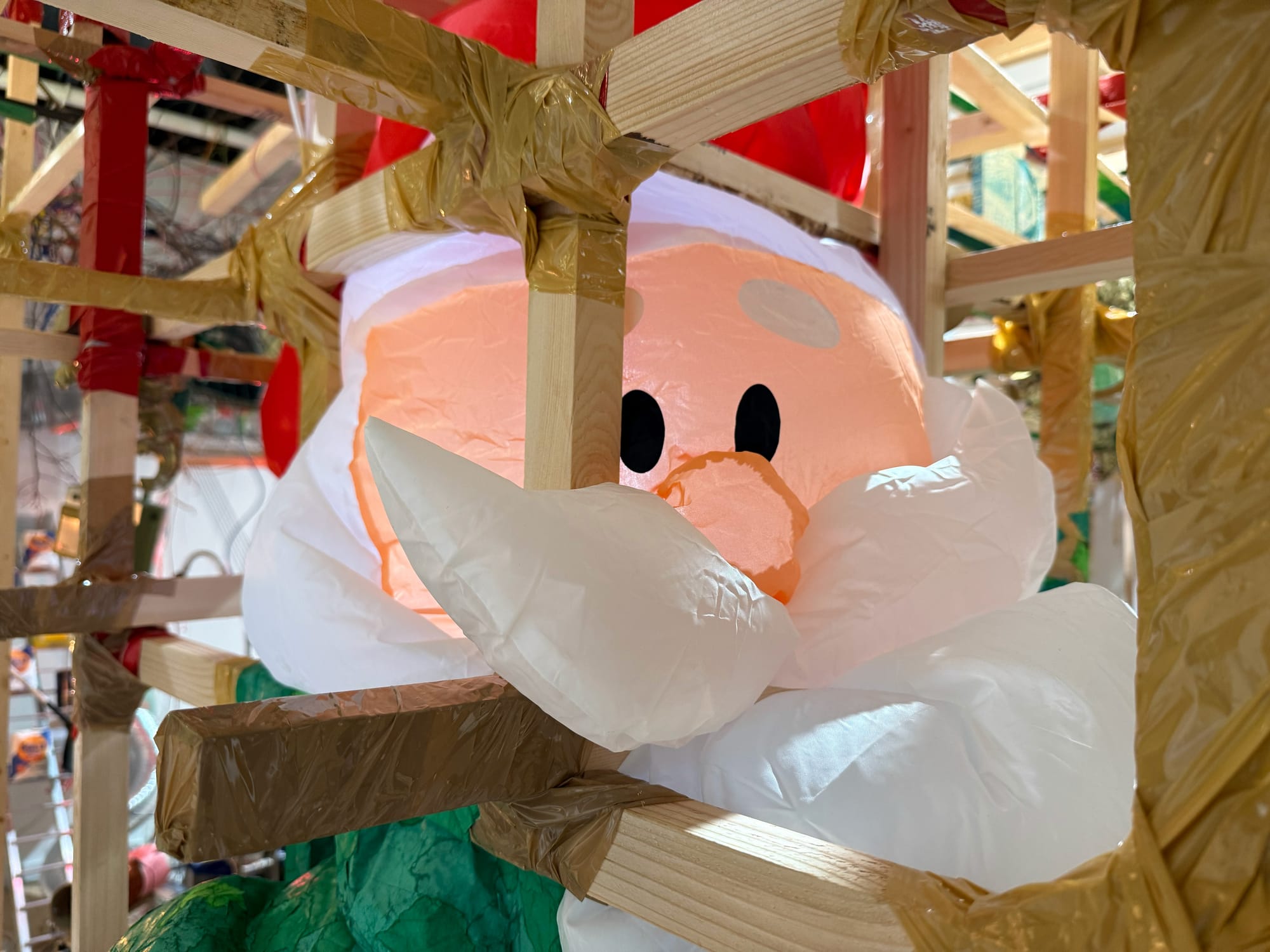 抵抗画廊机器：布鲁克林微型项目空间的突围