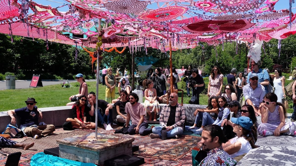 波斯花园在纽约绽放：Behbahani 的社群艺术